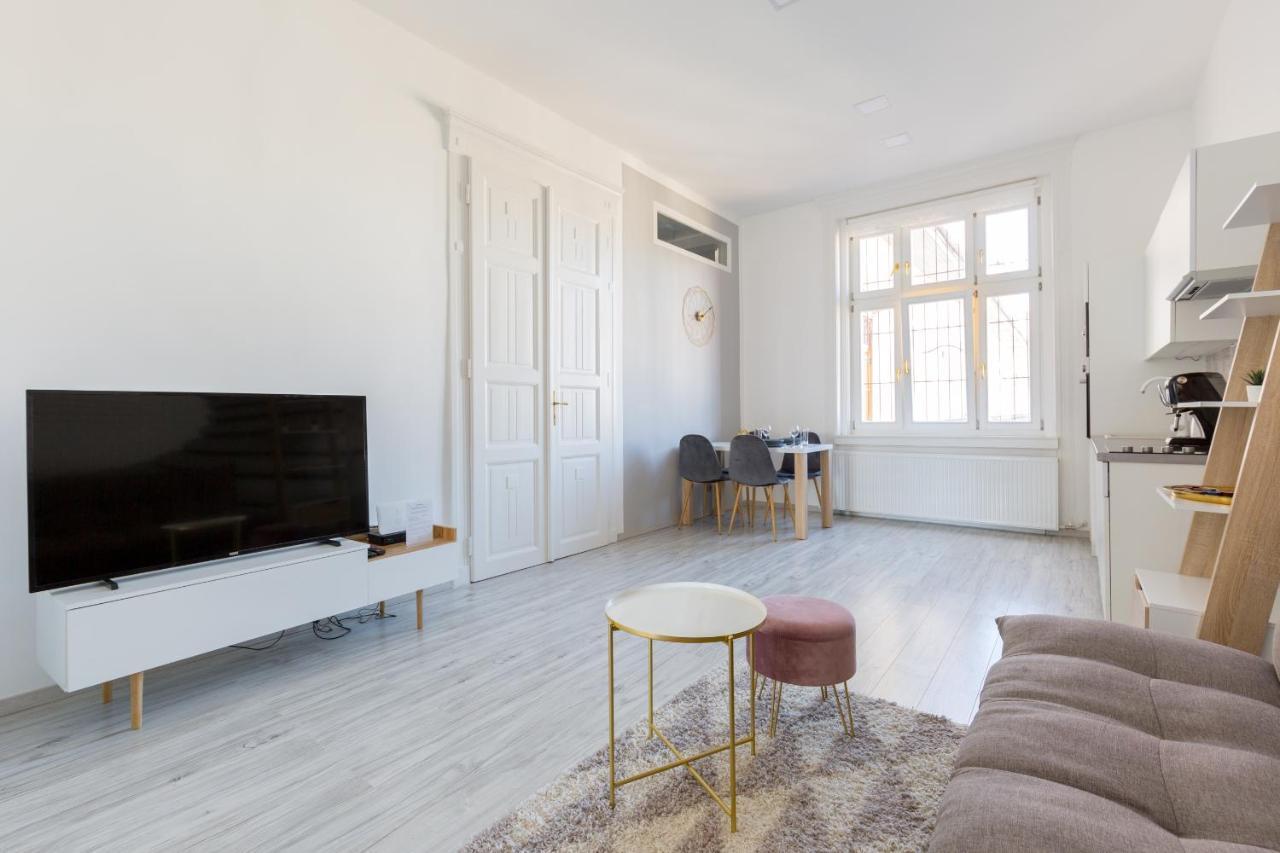 Designer Apartment On The Budapest Broadway With 2Br And Ac 외부 사진