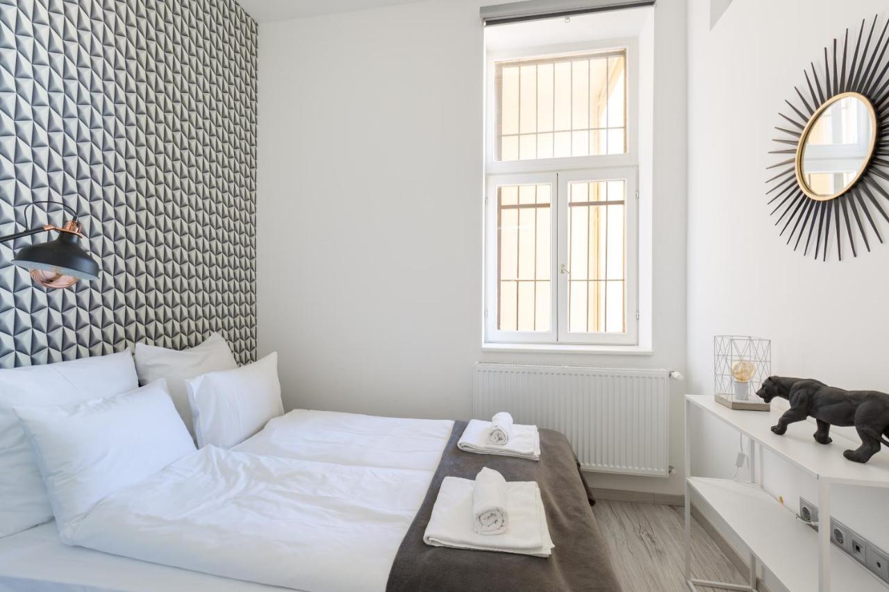 Designer Apartment On The Budapest Broadway With 2Br And Ac 외부 사진